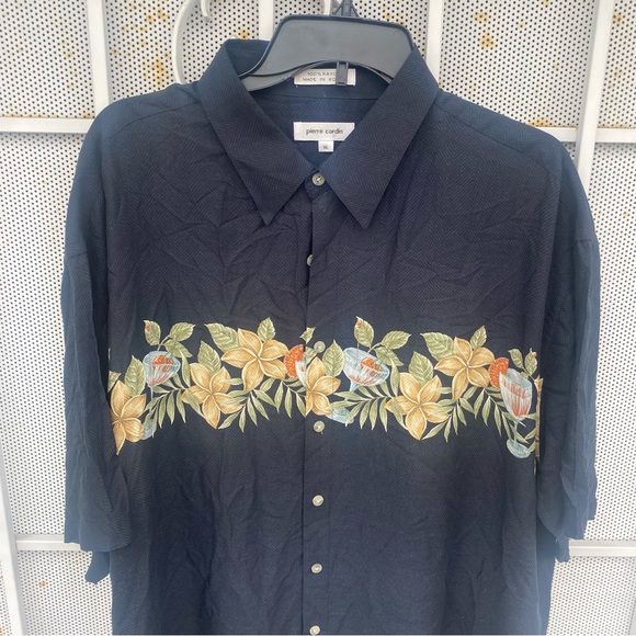 Pierre Cardin Mens size XL short sleeve button up Hawaiian shirt lightweight